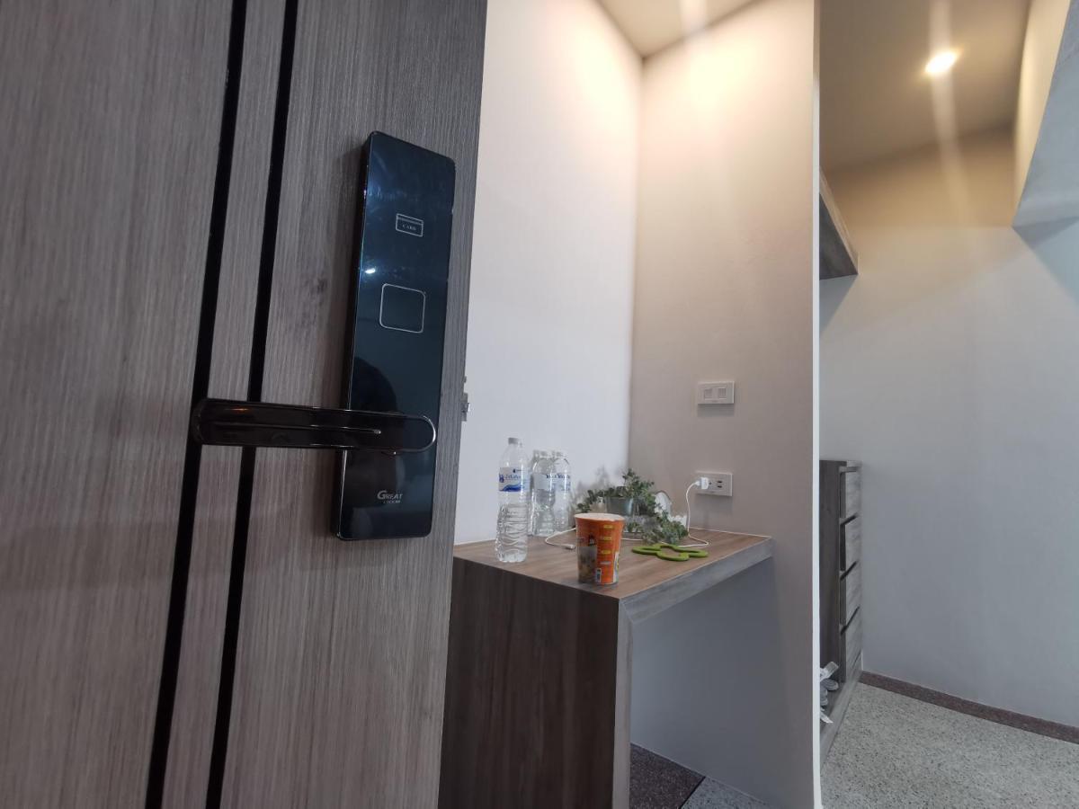 Abc@48 Hotel & Service Apartment Банкок Екстериор снимка